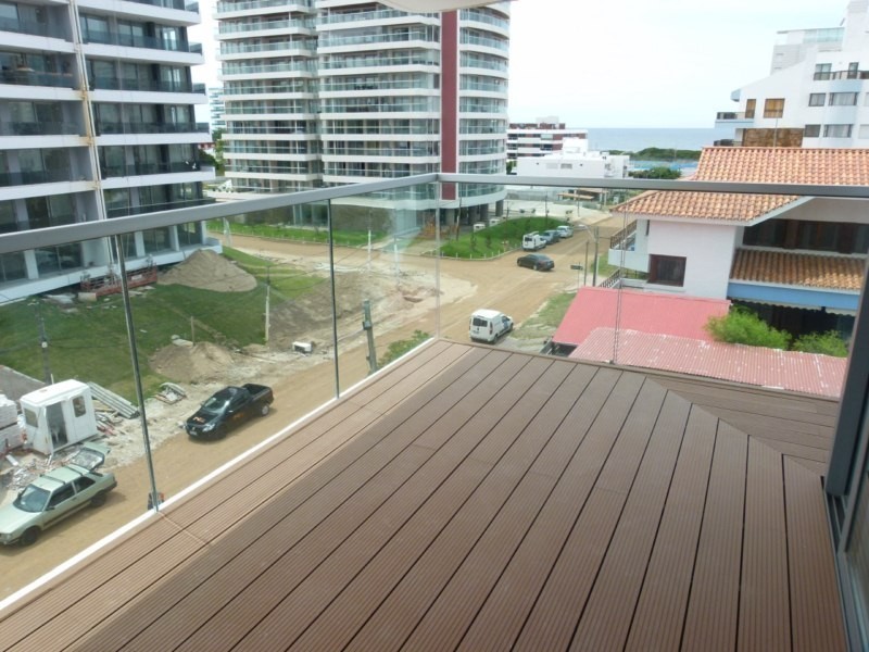 Departamento venta y alquiler en Edificio Chronos de Punta del Este, a pasos de la Playa Brava.